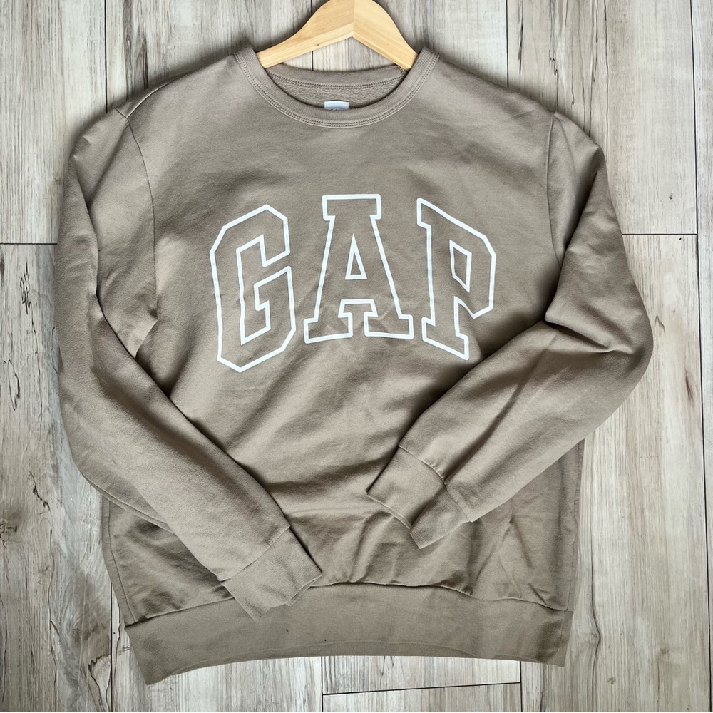 GAP logo tan Crewneck Sweater 90s early 2000s fashion